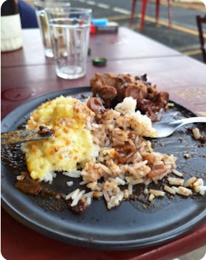 Comida servida na Venda do Felício
